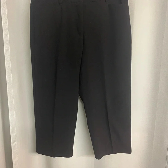 Briggs New York black capris 12P - Picture 3 of 5